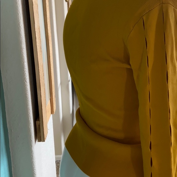 🎉 3 for $15 Cyrus top - Picture 3 of 5